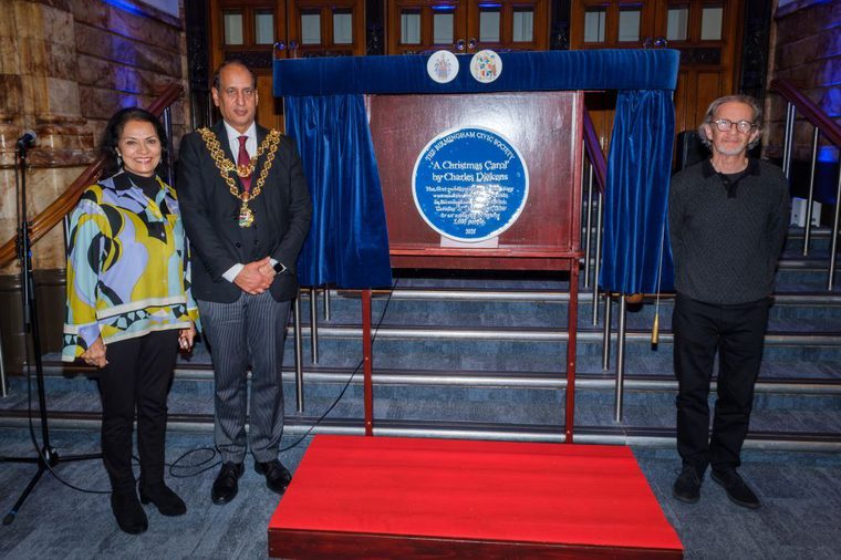 Anita Bhalla: Chair of B:Music Board, Lord Mayor of Birmingham, Councillor Zafar Iqbal & Anton Lesser unveil the blue plaque